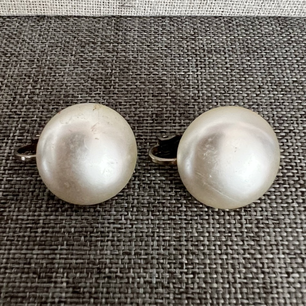 VINTAGE Faux Pearl clip on earrings flat back
